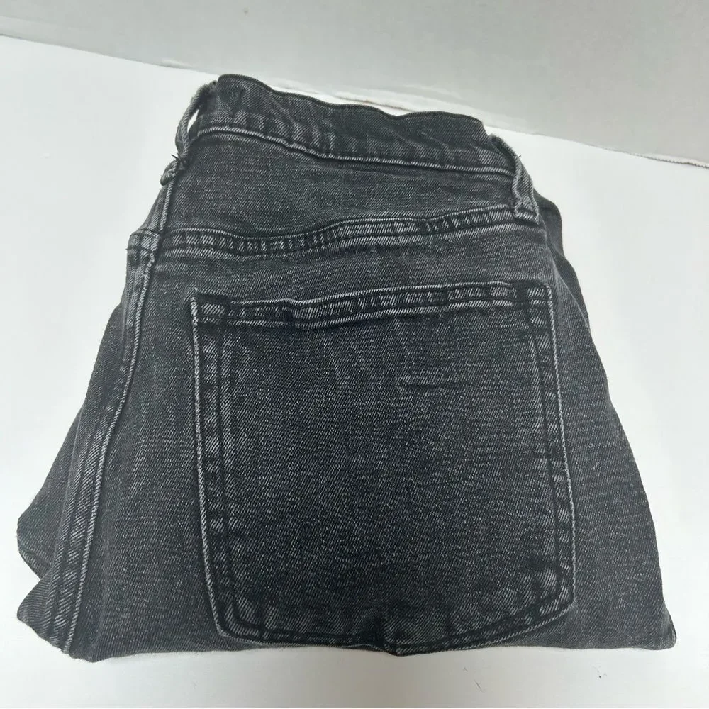 Abercrombie & Fitch Ultra High Rise Mom Jean Black Distressed size 28/6r